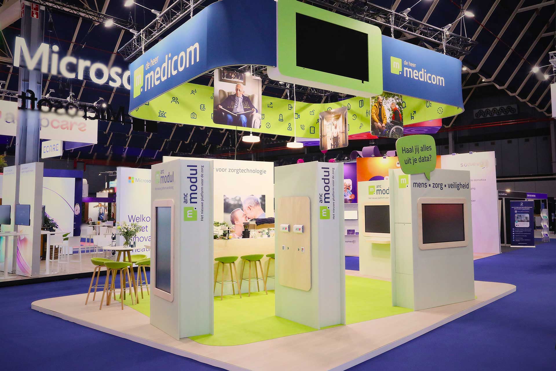 De Heer Medicom booth front view Zorg & ICT