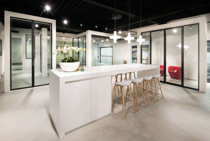 Corporate interior - showroom for Metaglas.