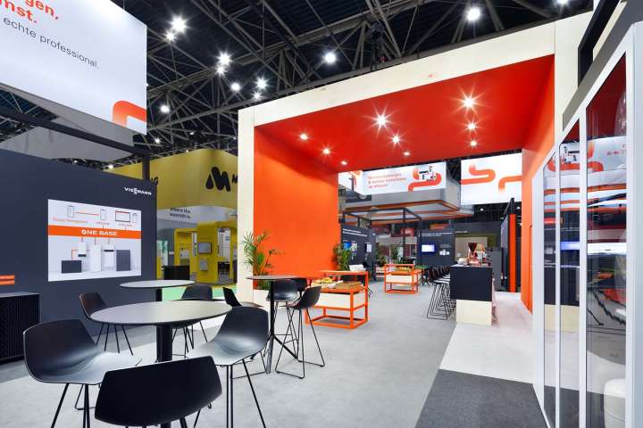 Opvallend standontwerp en standbouw voor Viessmann op de VSK beurs in de Jaarbeurs Utrecht. Ontworpen en gebouwd door standbouwer Eldee Expo Experts.